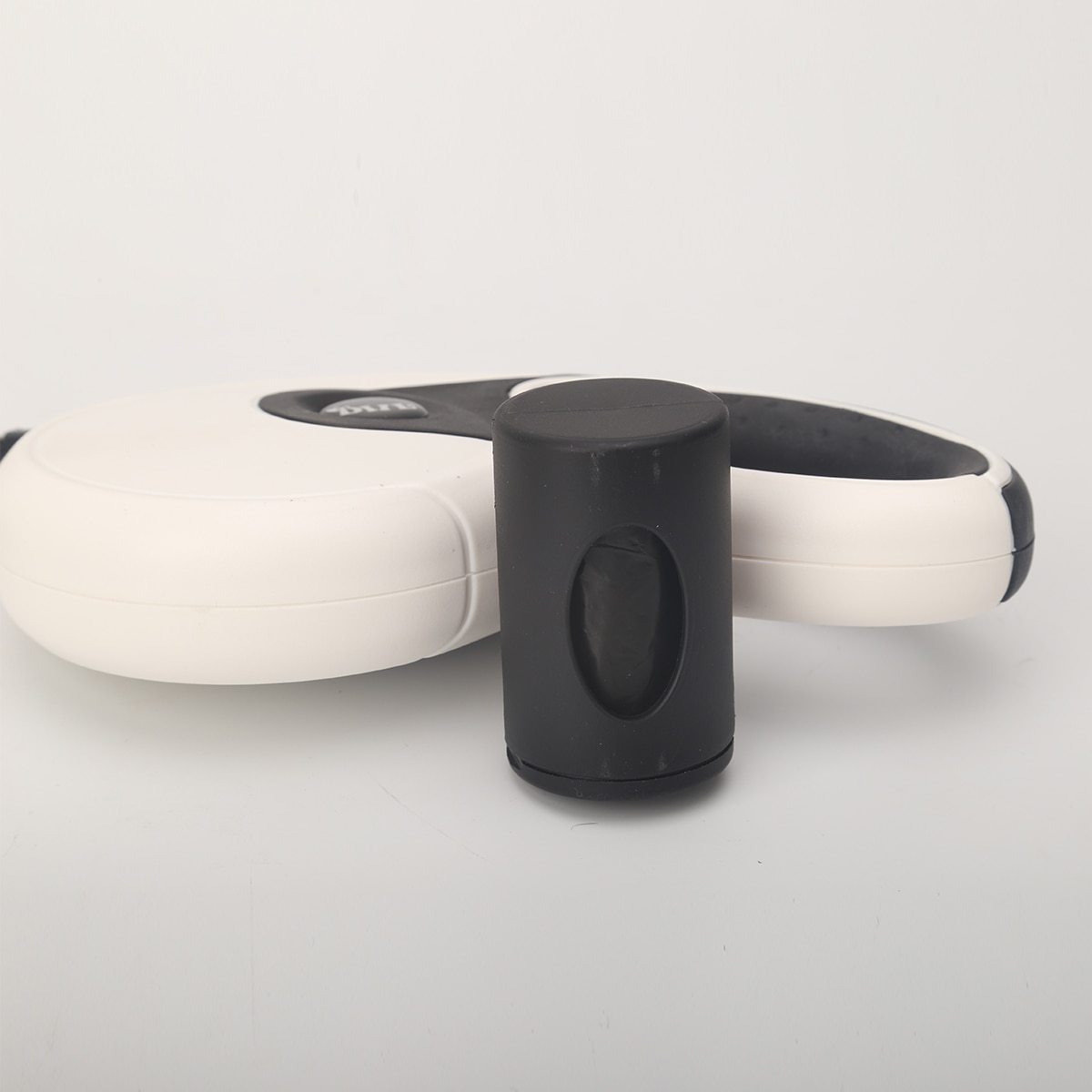 Retractable Dog Leash with Bag Holder - 5 Meter InfiniteWags 